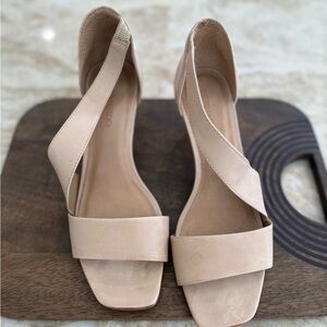 Bernardo Cream Heels Sleek Minimalist Design These are a lightly conditioned